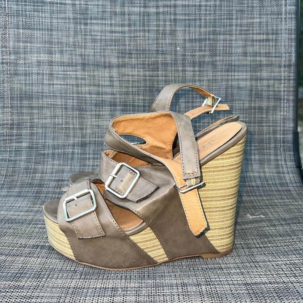 Shi by Journey tan cork wedges